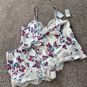 In Bloom 2 Piece PJ Set W Butterflies. Spaghetti Straps w Lace
Size L

NWT
